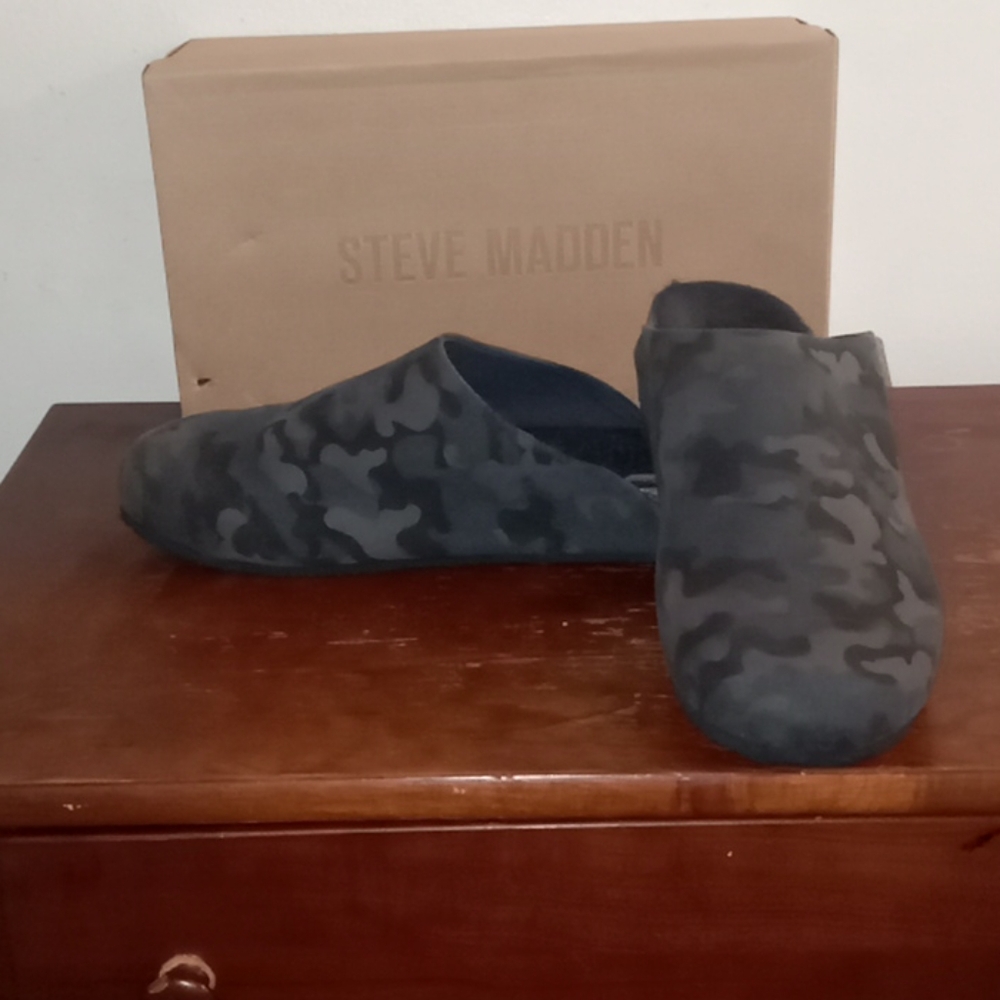 Steve Madden Black/Gray Camo Garry clogs sz 12